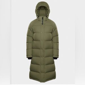 Aritzia Superpuff long DM for availability